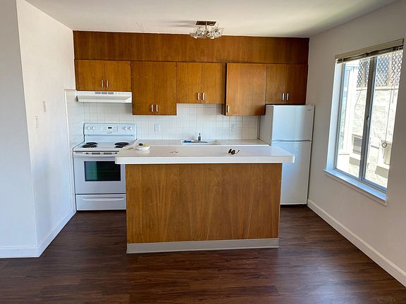 3rd image of 801 Corbett Ave APT 9