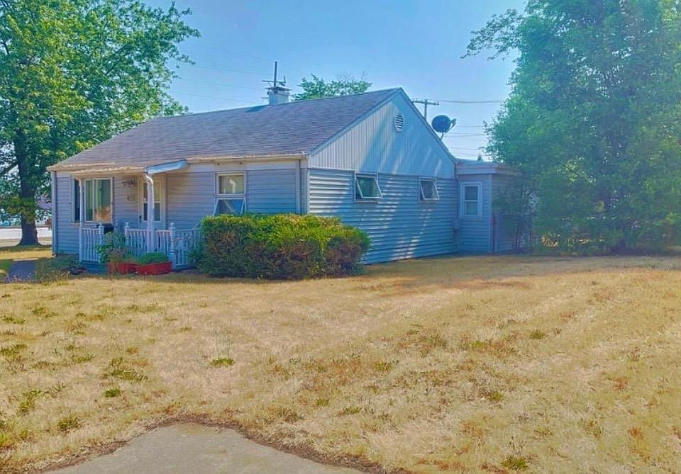 2nd image of 6705 Northcote Ave