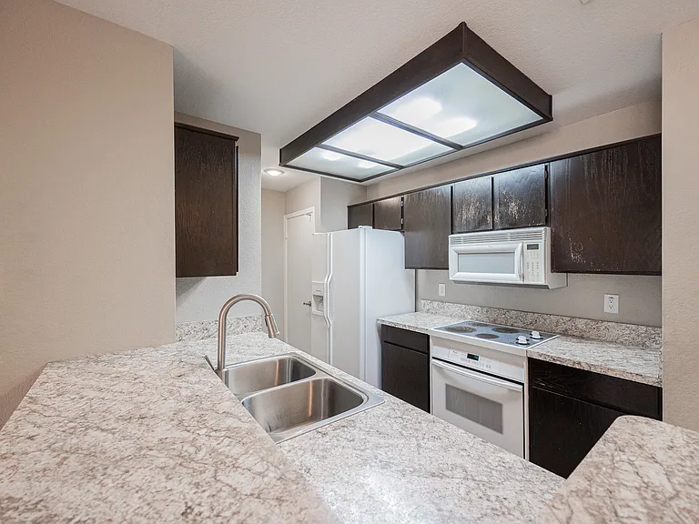 2035 S Elm St #223 — Photo 9