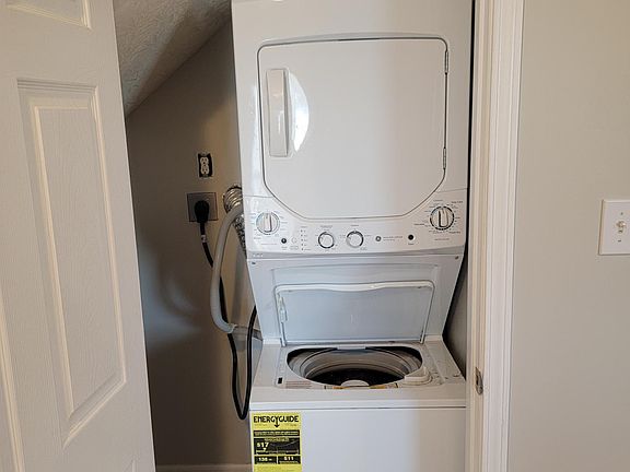 5th image of 126 Florence Ct