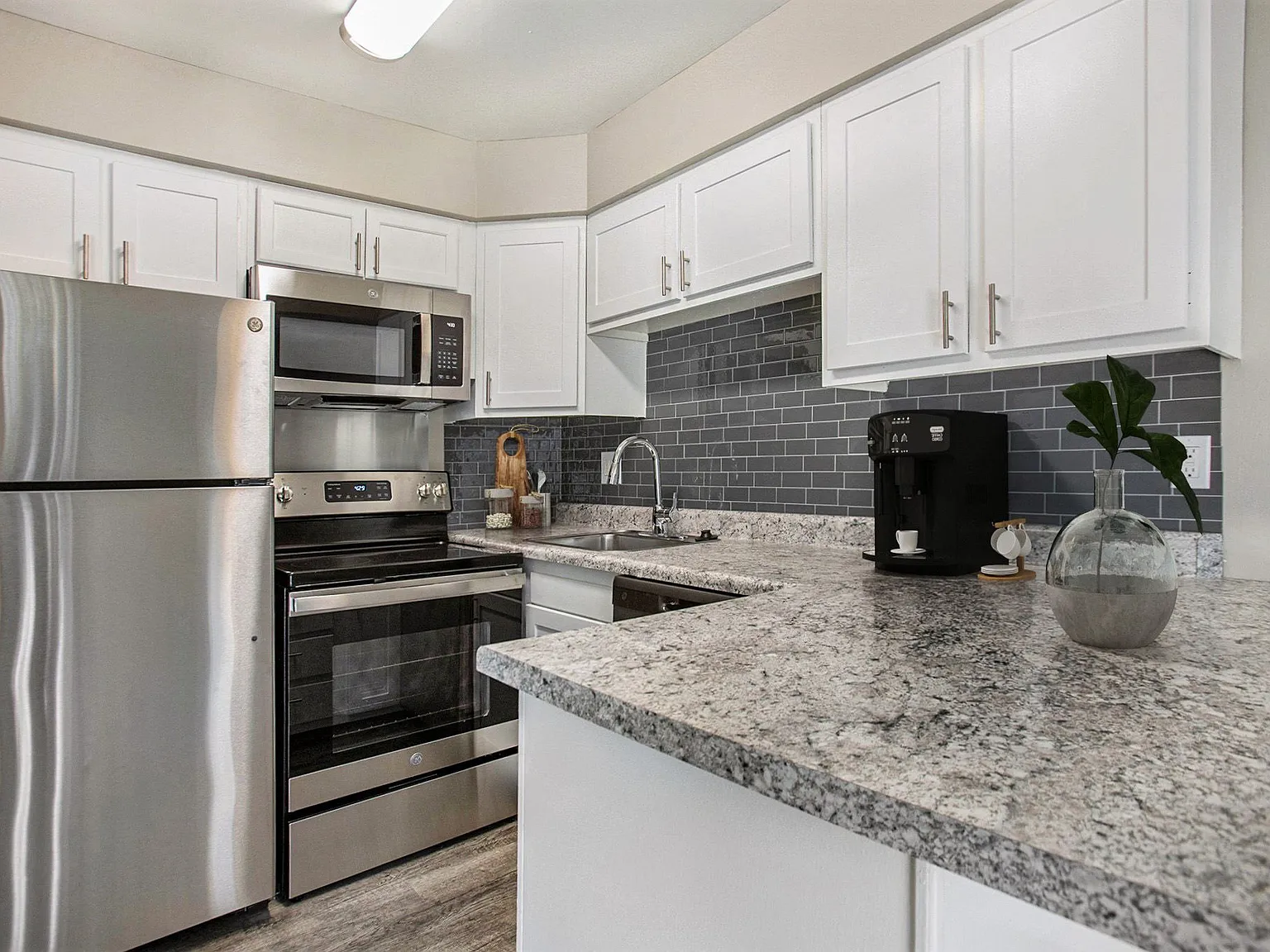 Lake Forest Apartment Homes — Photo 2