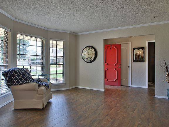 5th image of 13401 Apple Valley Dr