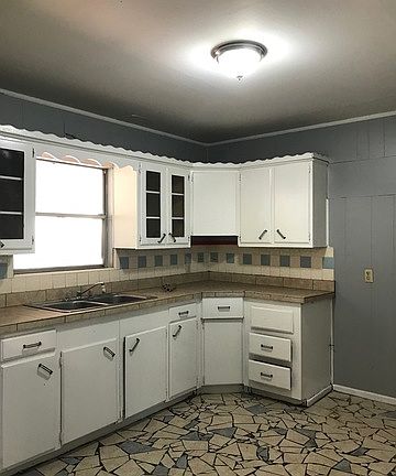 3rd image of 208 Stolnet St