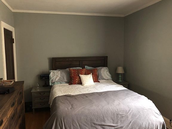 3rd image of 2442 W Ardmore Ave #2