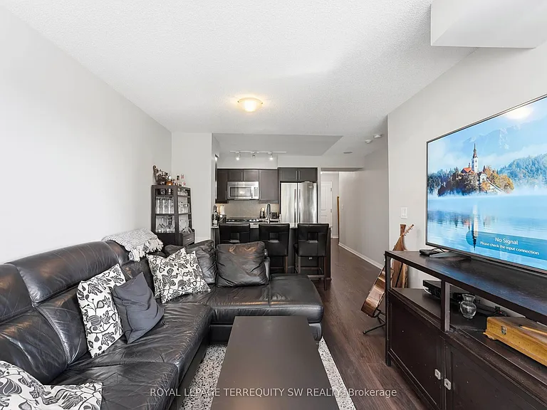 35 Bastion St #513 — Photo 9