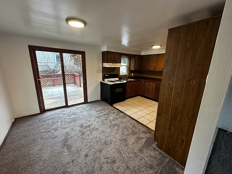 1611 Oakhurst St — Photo 4