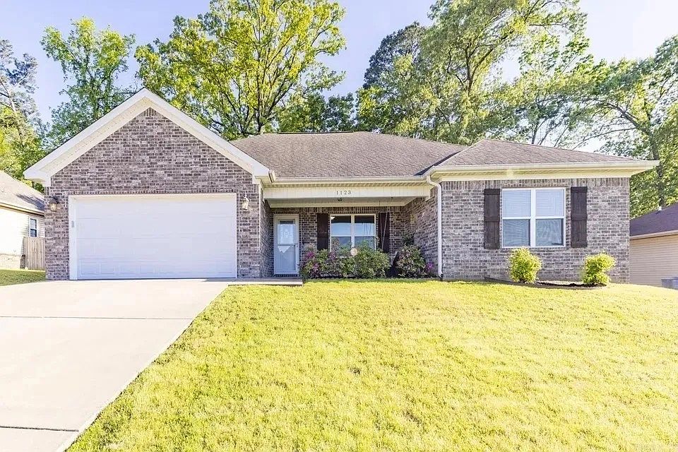 1st image of 1123 Heights Rd
