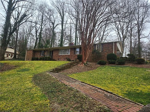 2nd image of 8 Cascade Ct