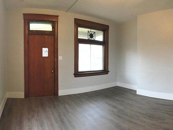 entrance/living room