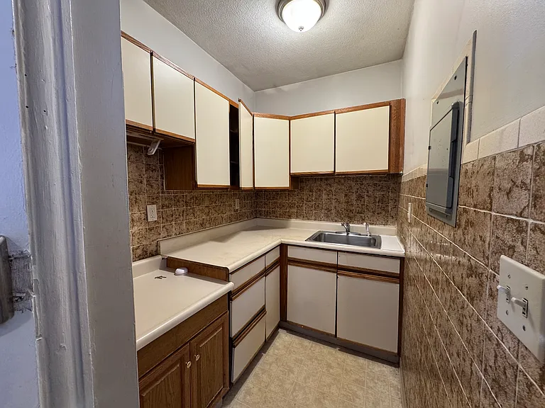 655 Western Ave #8 — Photo 1