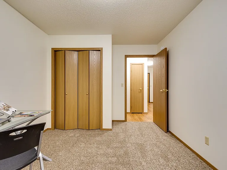 Dakota E & W Apartments — Photo 33