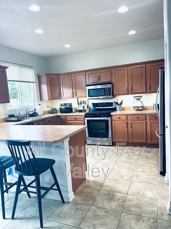 3 bed, 2.5 bath, 1645 sqft, $2,650 — Photo 4