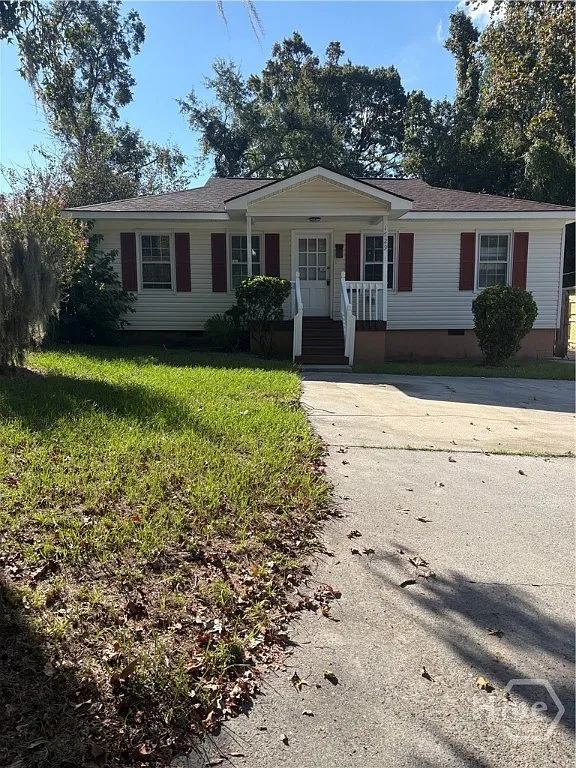 3 bed, 1.0 bath, 1026 sqft, $1,600 — Photo 1