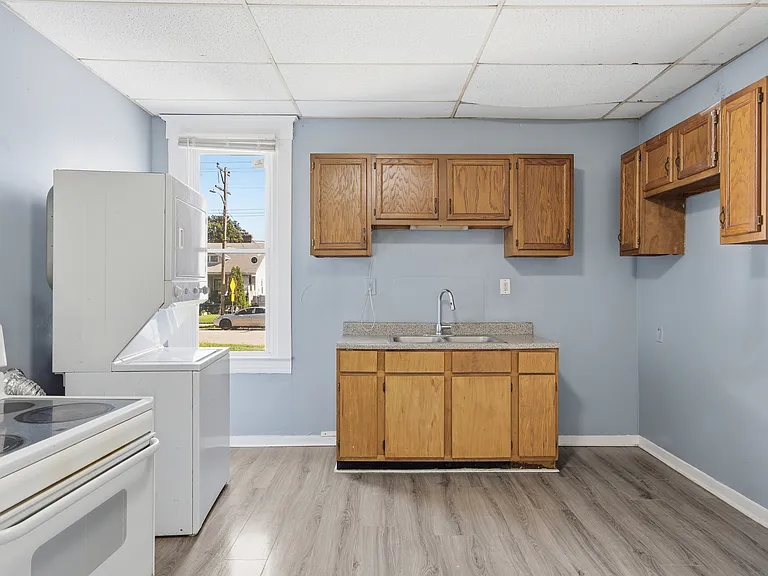3420 W Jefferson St — Photo 8