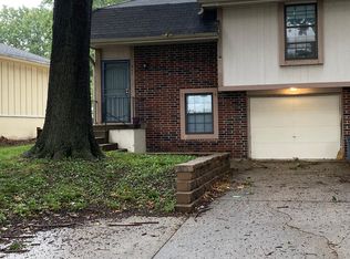 211 SW Westminister Rd, Blue Springs, MO 64014