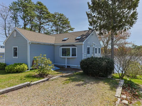 51 Agawam Lake Shore Drive, Wareham, MA 02571