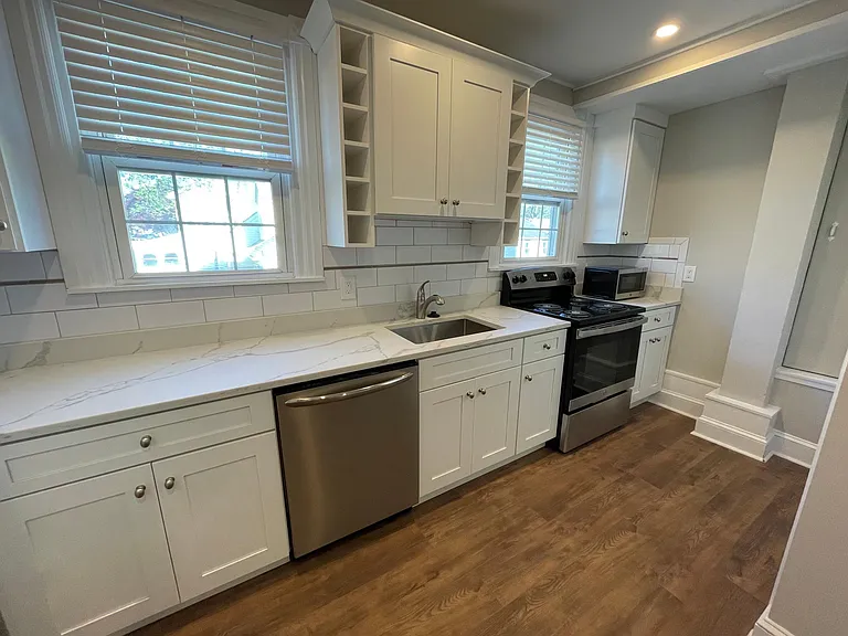 303 S Olive St #2 — Photo 2