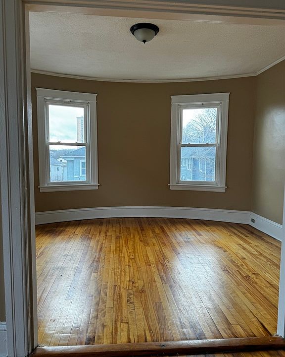 4 Lucian St, Worcester, MA 01603 Zillow