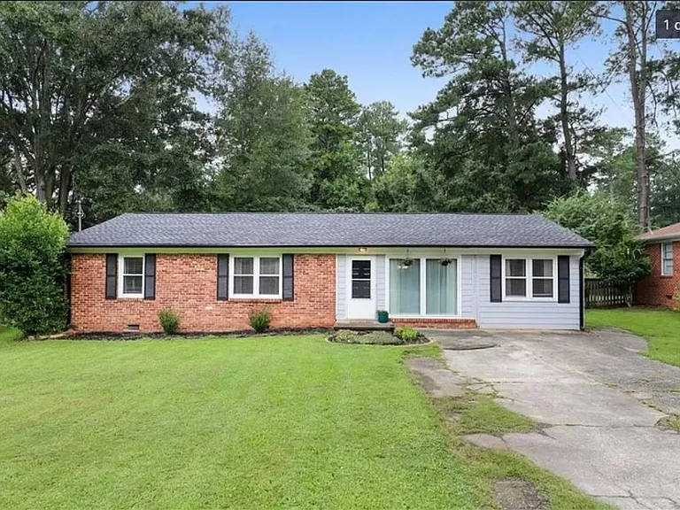 2207 Clearwater Dr SE — Photo 1