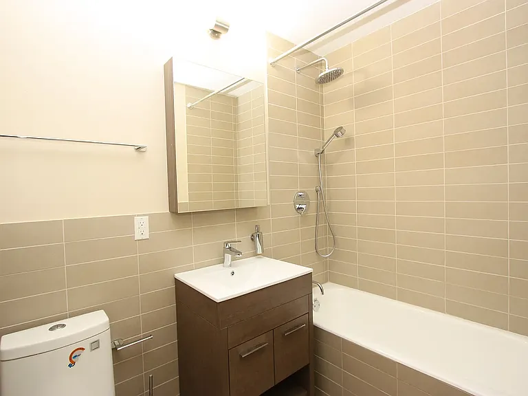 29 Mac Donough St #4F — Photo 2