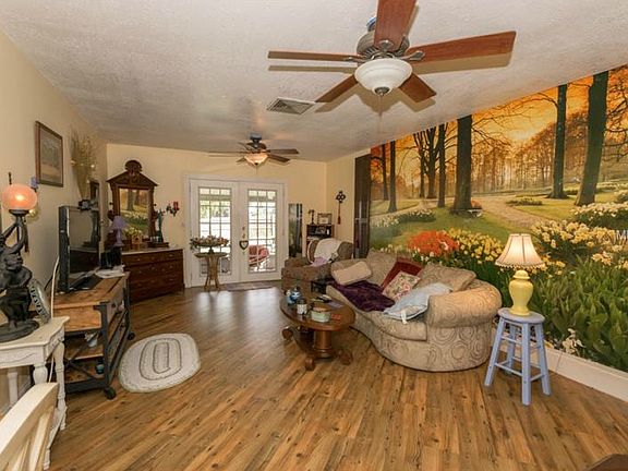 2nd image of 1211 Dawn Dr