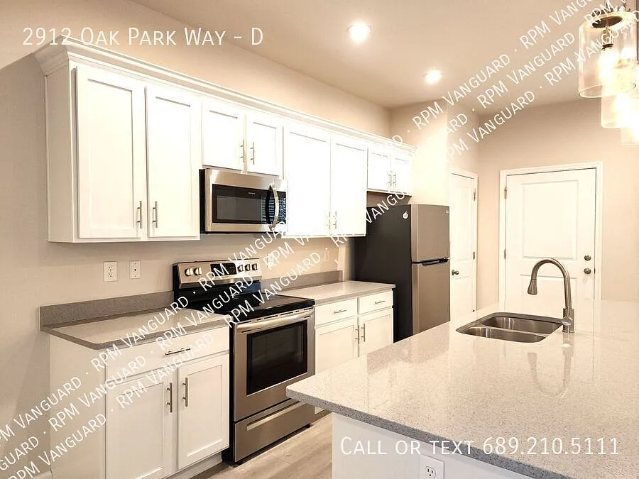 Two-Story Townhouse with Garage, Screened-in Patio and In-Unit Laundry — Photo 2