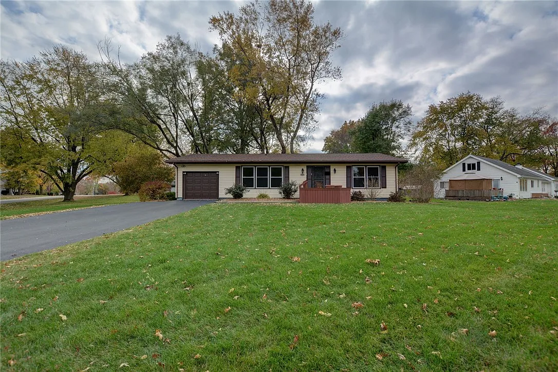 51 Larry Dr photo 1