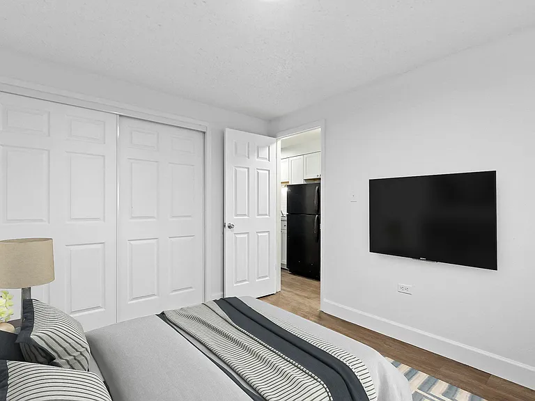 Candlewood Apartments — Photo 10
