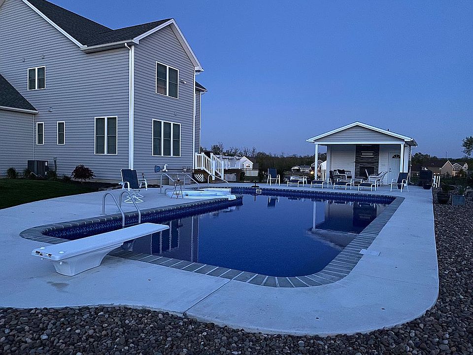 2nd image of 15 Bayberry Rd