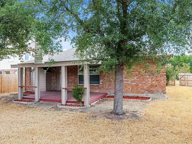 236 Starlight Dr — Photo 16