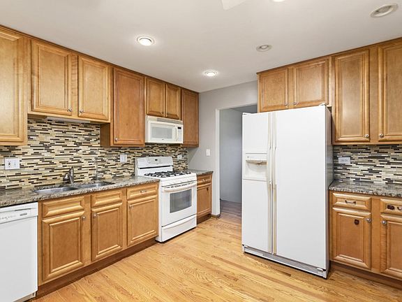 2nd image of 595 Dawn Ct