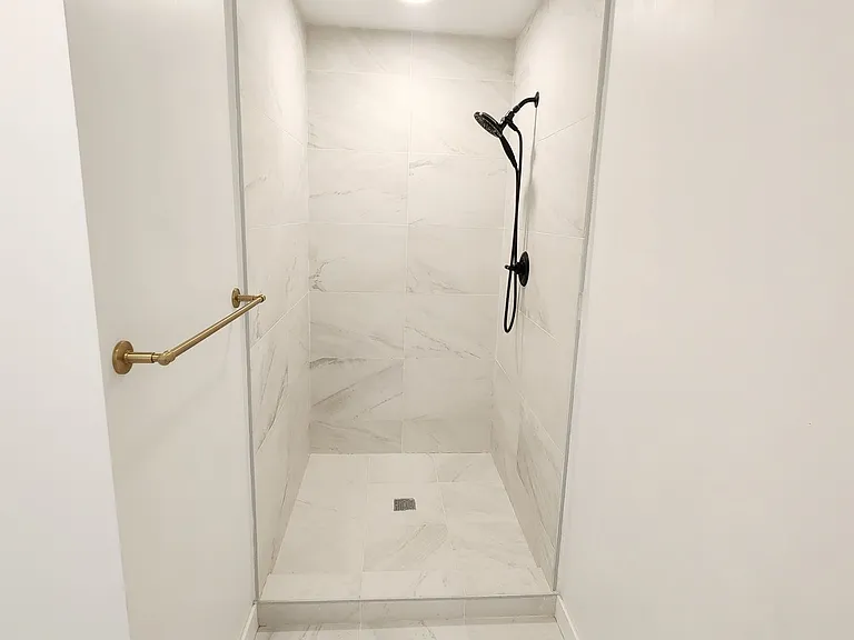 715 Nob Hill Ave N — Photo 12