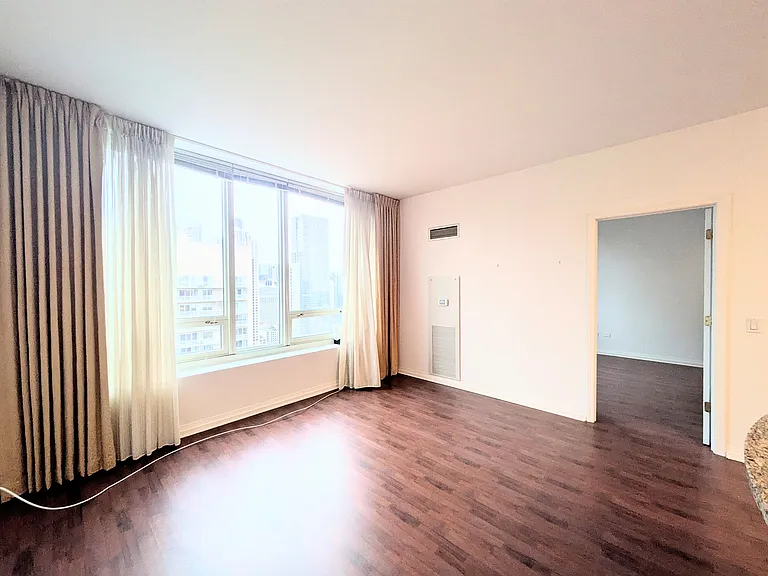 33 W Ontario St #37C — Photo 9