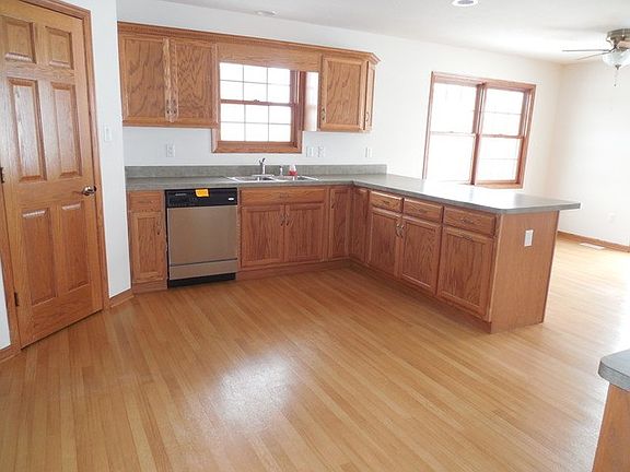 5th image of 1936 Claire Dr