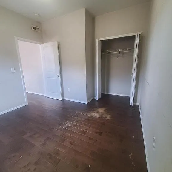 5052-54 Walnut St #301 — Photo 4