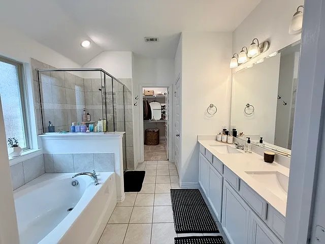 2036 Meliana Dr — Photo 10