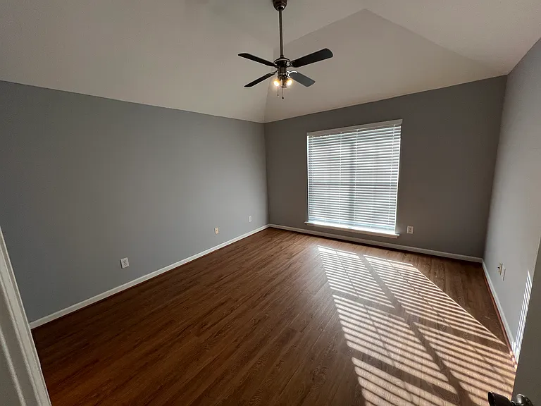 1013 Carlyle Cv — Photo 12