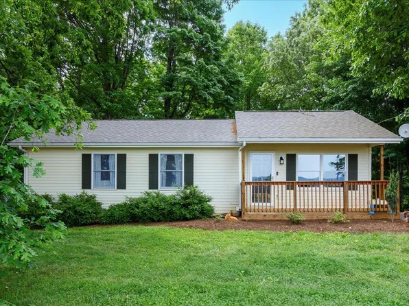 2330 Deyerle Knob Rd, Rocky Mount, VA 24151