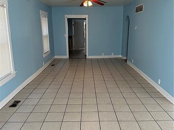3rd image of 410 N Topping Ave