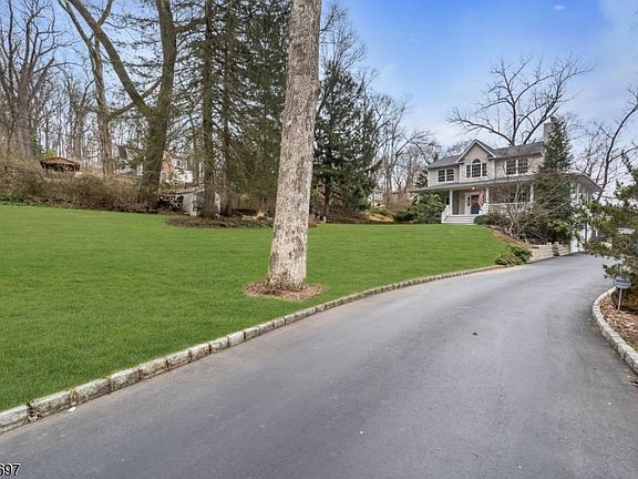 3rd image of 72 Gillette Road