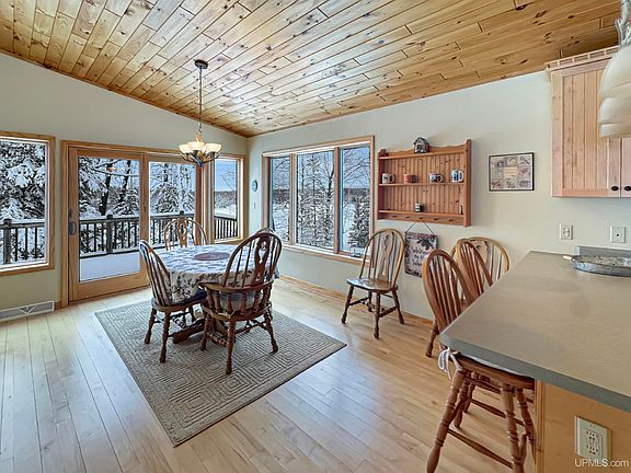 3rd image of 119 Maggie Point Rd