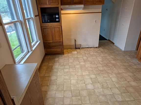 4th image of 2402 W Grange Ave #1