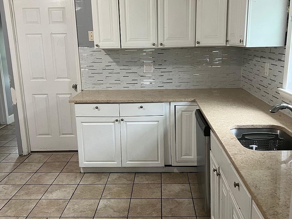 1st image of 20 Laforge Pl Floor 1