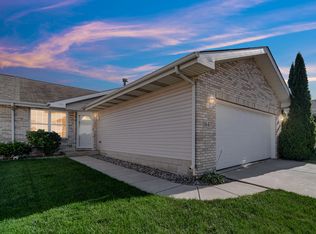 1647 Golden Oak Dr, Crown Point, IN