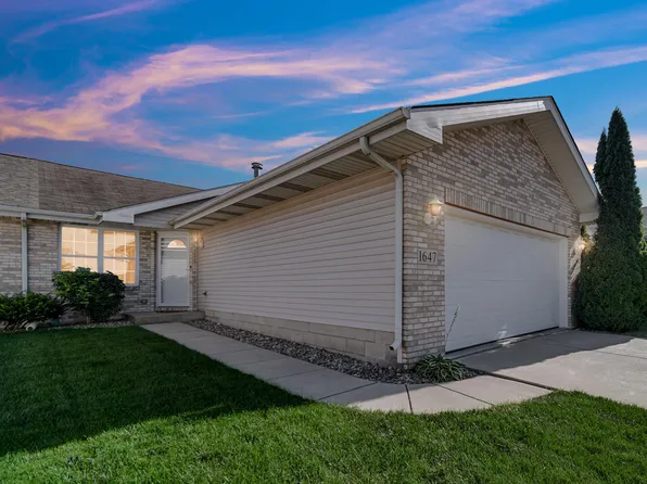 1647 Golden Oak Dr, Crown Point, IN 46307