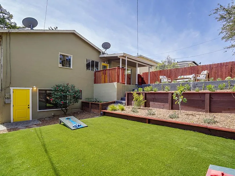 2900 Evergreen Dr — Photo 2