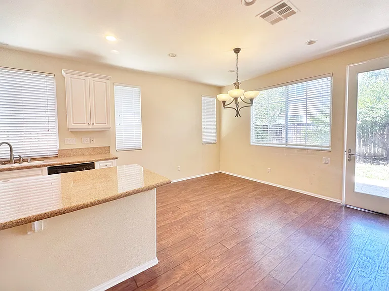 45767 Klamath Ct — Photo 5