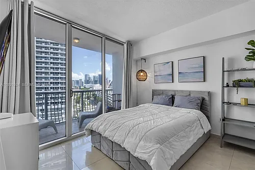 1750 N Bayshore Dr #1204 Photo 1