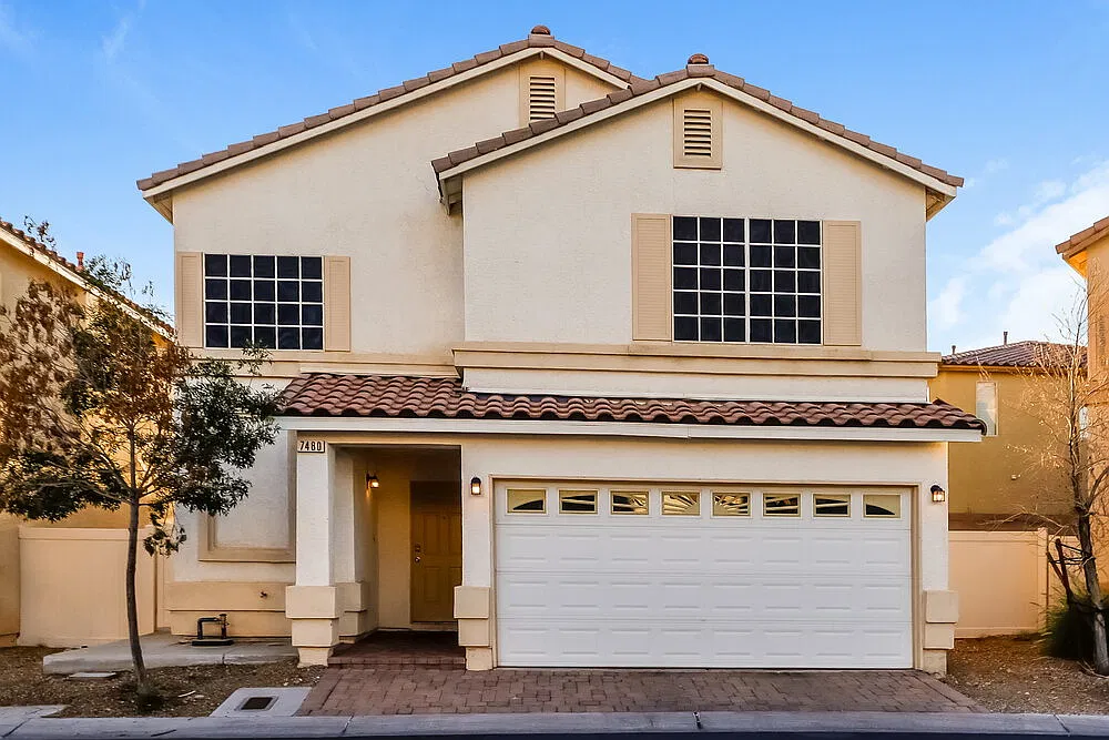 3 bed, 2.5 bath, 1526 sqft, $2,060 — Photo 1