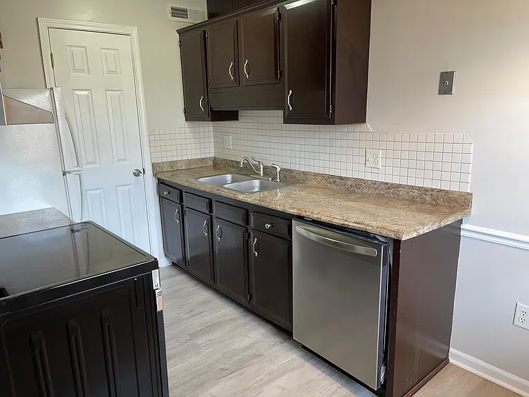 4425 Lela Ave NE #3 — Photo 2